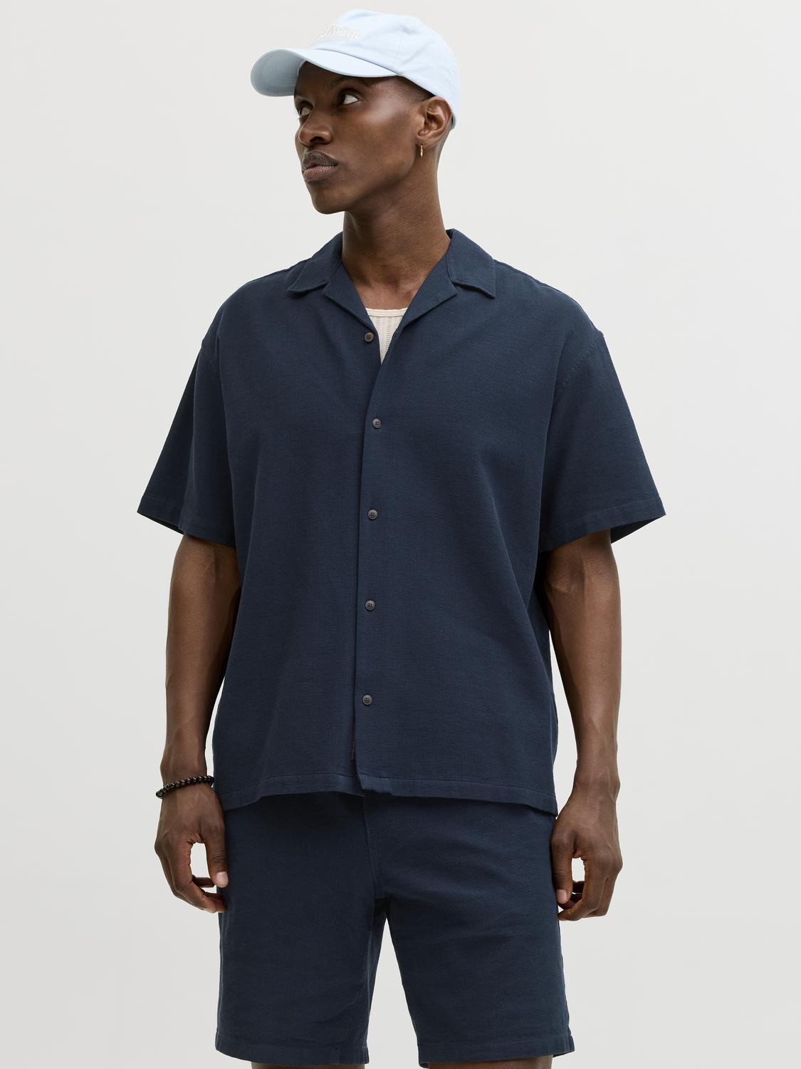 model_shot-front
